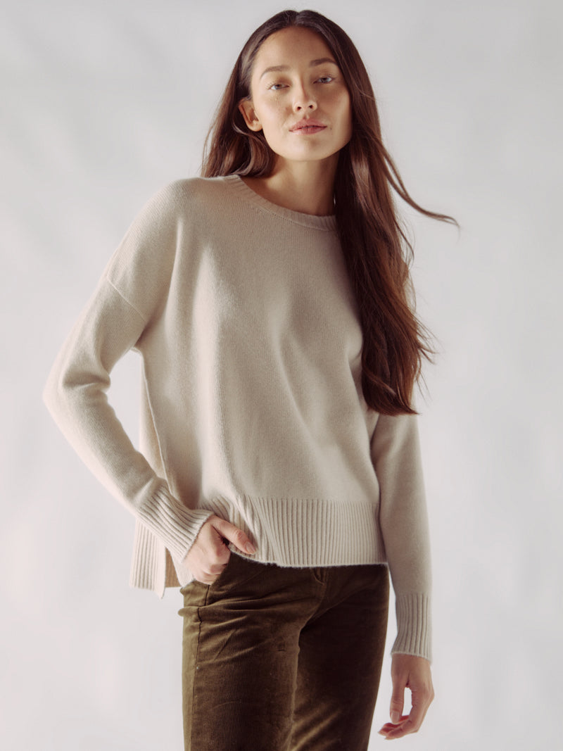 Round-Neck Shape Pullover with Slits